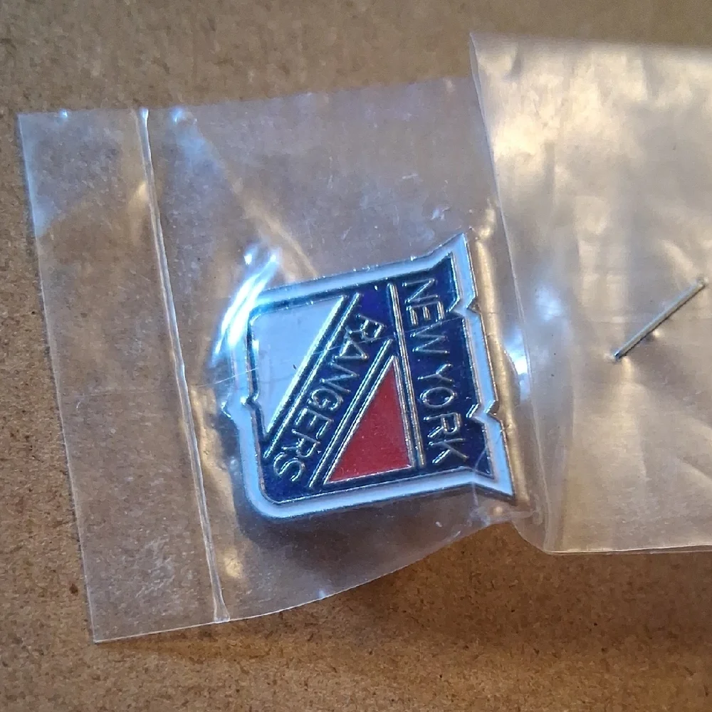 New York Rangers Pin - Picture 5 of 7